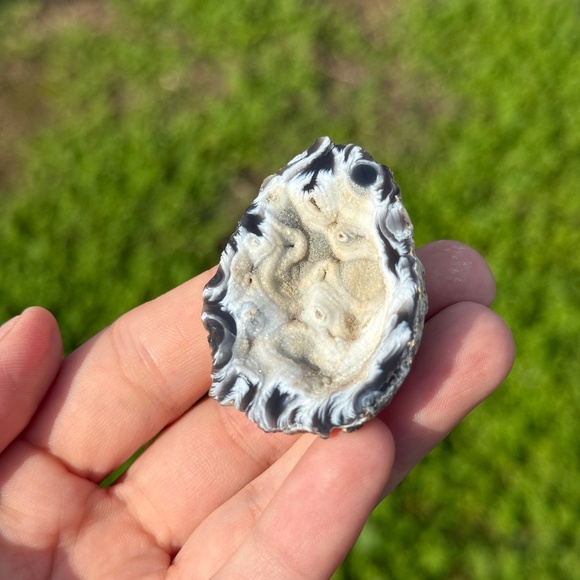 Small Agate Geode Half - Picture 3 of 5